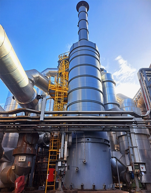 Calentador de arranque Kalfrisa en operación en planta industrial de producción de ácido sulfúrico